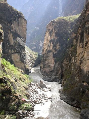 香格里拉-丽江峡谷流水