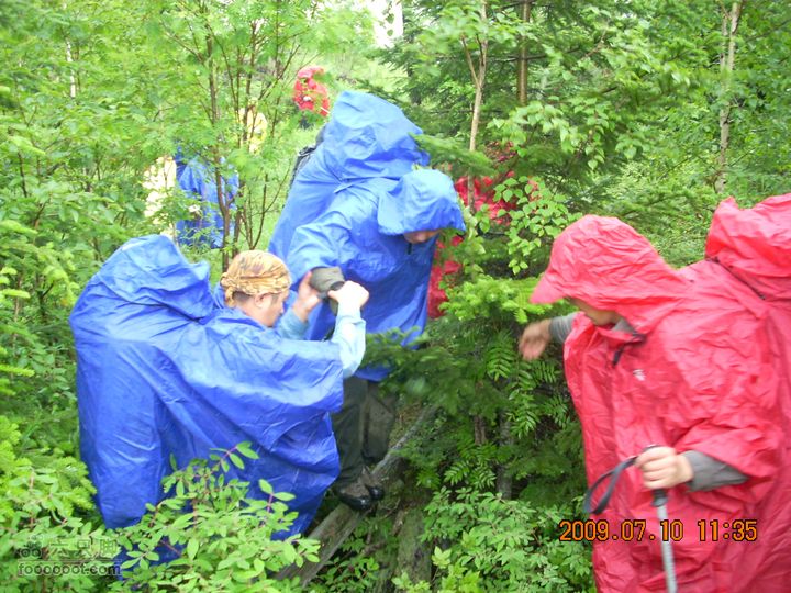 长白山南坡穿越西坡过地下暗河非常危险