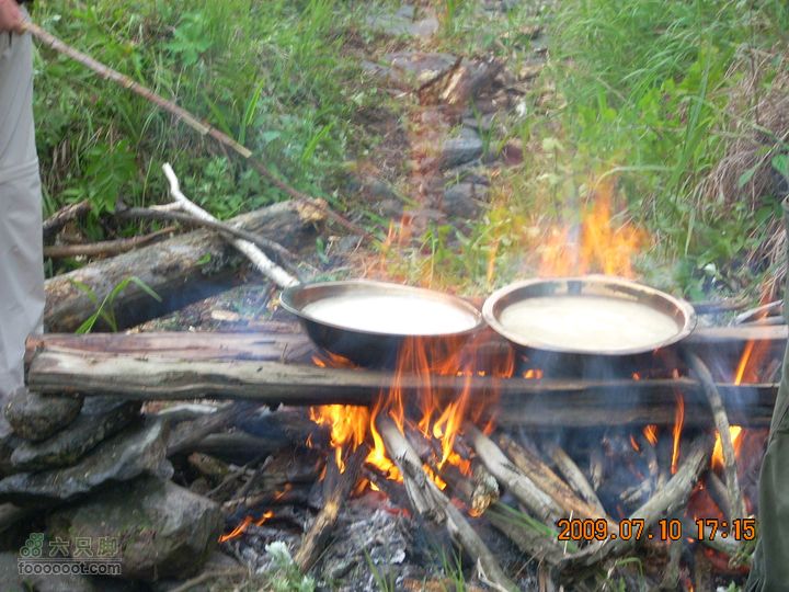 长白山南坡穿越西坡埋锅造饭