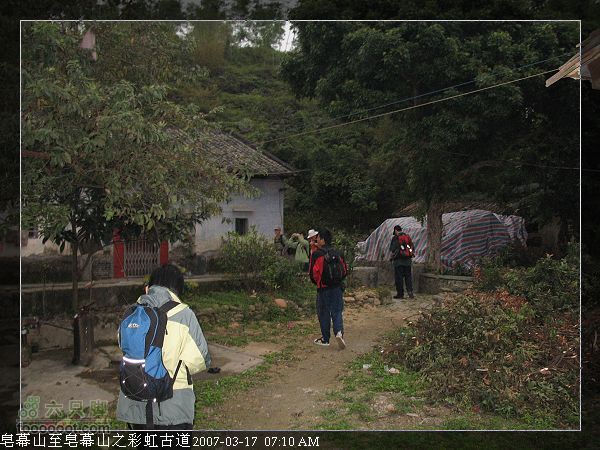 烟雨迷雾踏彩虹  彩虹古道行民风纯朴的小山村