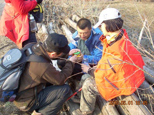 吉林龙湾火山口湖群探寻路边分享贼拉好吃的罐头