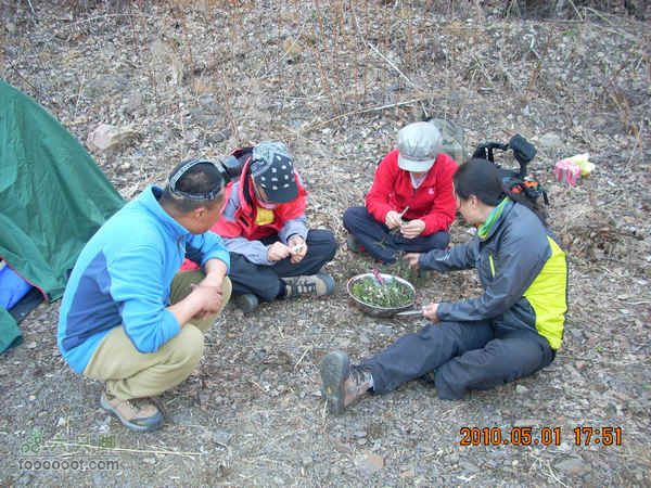 吉林龙湾火山口湖群探寻准备晚餐