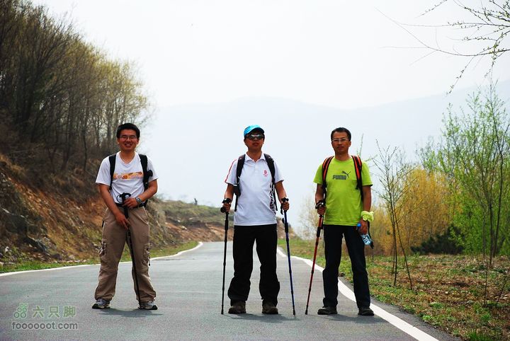 鹫峰-妙峰山穿越GPS轨迹三人行,六只脚