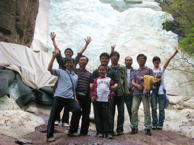 爨底下村、双龙峡两日游(之三)-双龙峡观光男孩儿的肚子是这张照片的亮点