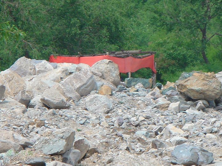 徒步驴友入门教程-香巴拉穿越曾在打尖补充了几瓶水，吃了雪糕，雪糕太好吃了