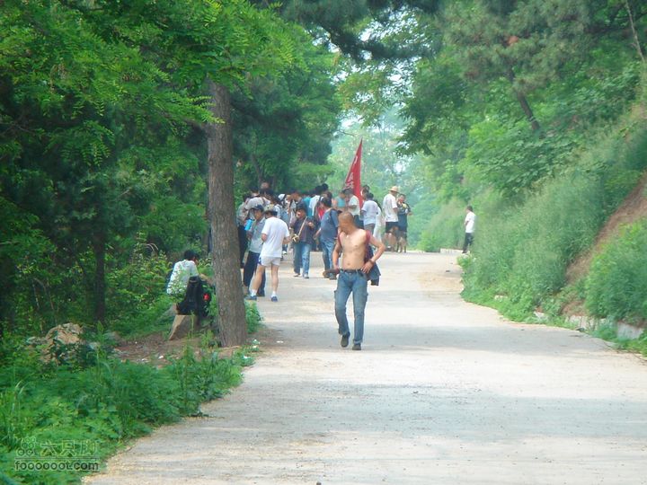 徒步驴友入门教程-香巴拉穿越这儿好像是个集散地，从好几条路都可到达这儿