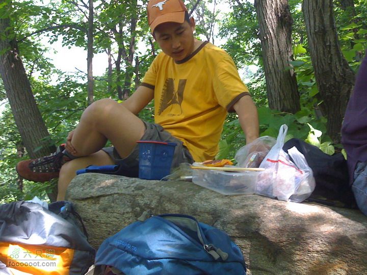 后山铺-云蒙山-云蒙峡重装2日穿越GPS轨迹攻略哥儿几个好像开始状态都不行，没走多远就午餐了……