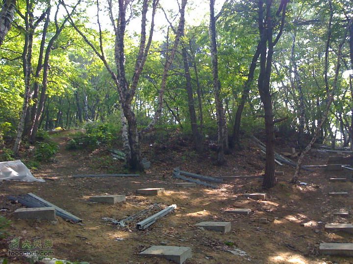 后山铺-云蒙山-云蒙峡重装2日穿越GPS轨迹攻略这里就是云蒙主峰下来，之后的穿越路线入口