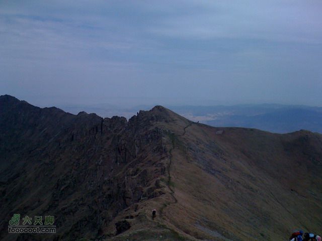 小五台山涧口入东沟出重装+东北2台折返轨迹线路延着部长的观察方向望过去，这里就是小五台最著名的北东山脊