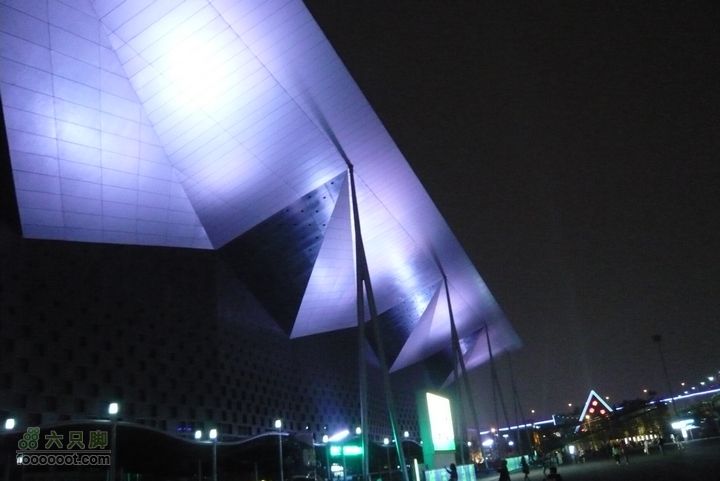 世博游20100610P1110188 主题馆外