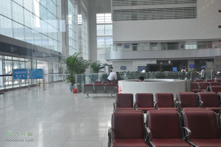 北京骑迹23 火车站之旅  寻访即将消失的百年火车站北京北站宽敞明亮的候车大厅