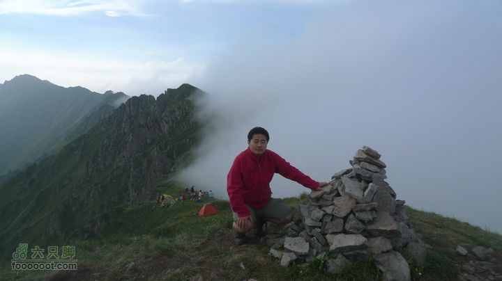 小五台 北台上-东台-山涧口下东台山顶，背后有人扎营