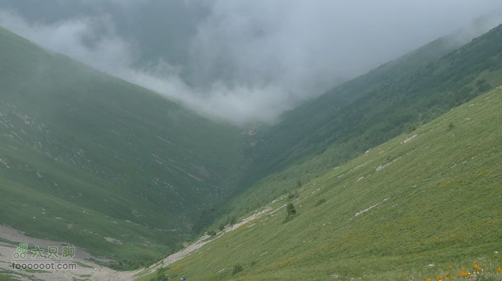 小五台 北台上-东台-山涧口下隐约山沟海拔2400米营地，扎满了帐篷