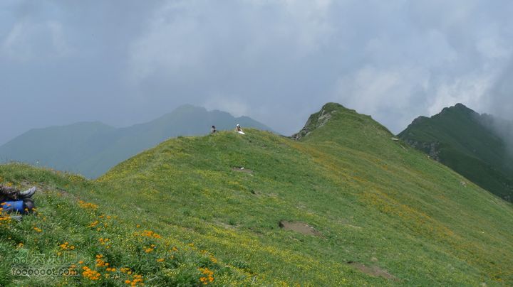 小五台 北台上-东台-山涧口下有人竟然在这里拍艺术照..