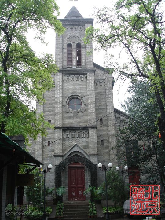 北京骑迹24 在蒙蒙细雨中寻访即将成为历史的区政府崇文区天主教堂（南岗子圣德肋撒堂，原称作普爱堂）