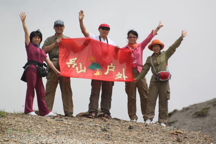 2010长白山西坡天池朝鲜境内的无名峰