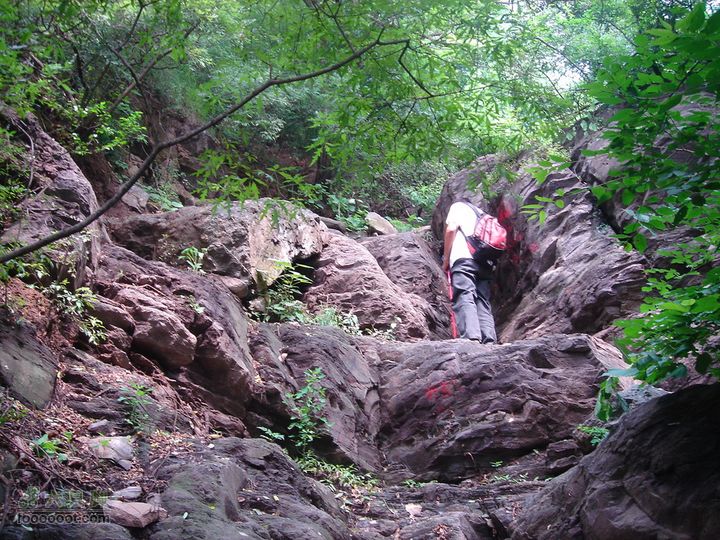 香山经好汉坡直奔周家巷，迷路误入温泉白家幢(勿按此轨迹寻迹)这儿比较陡