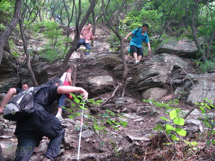 香山经好汉坡直奔周家巷，迷路误入温泉白家幢(勿按此轨迹寻迹)下就更困难了，石头还打滑