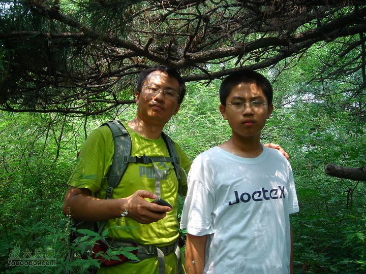 香山经好汉坡直奔周家巷，迷路误入温泉白家幢(勿按此轨迹寻迹)父子合影