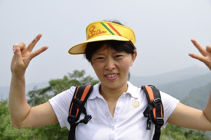 香山经好汉坡直奔周家巷，迷路误入温泉白家幢(勿按此轨迹寻迹)指头上写着什么