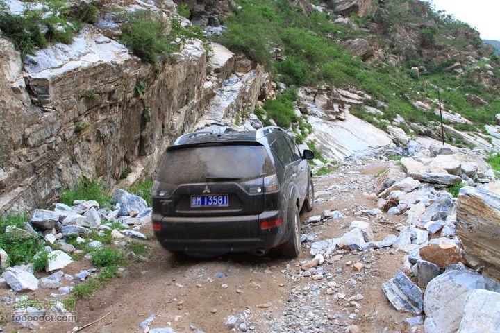 苜蓿村上茶山村探路，下山遭遇乱石滩，连夜逃出前面有点不靠谱了