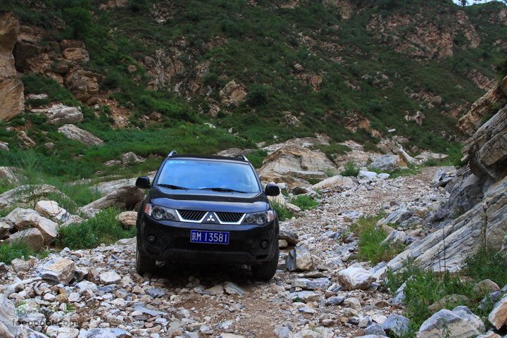 苜蓿村上茶山村探路，下山遭遇乱石滩，连夜逃出驶入乱石滩