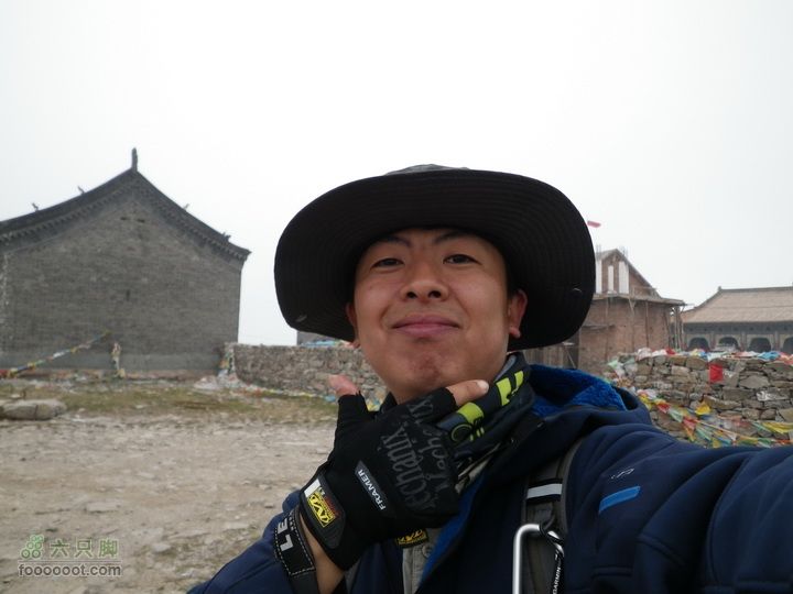 五台山大朝台，2日逆时针Solo五台连穿！没人给我照相了，只能自拍