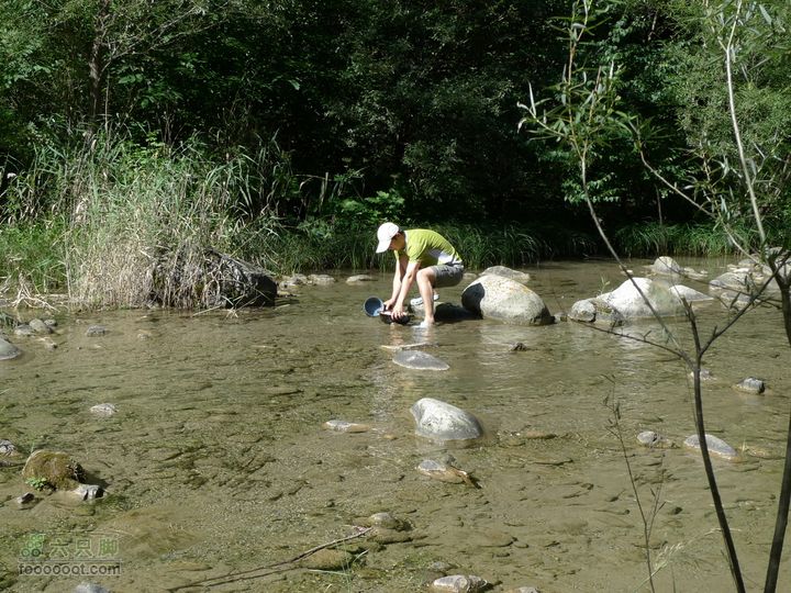 龙聚山庄-三岔河-库尾扎营GPS轨迹队友在洗鱼，准备上火烤