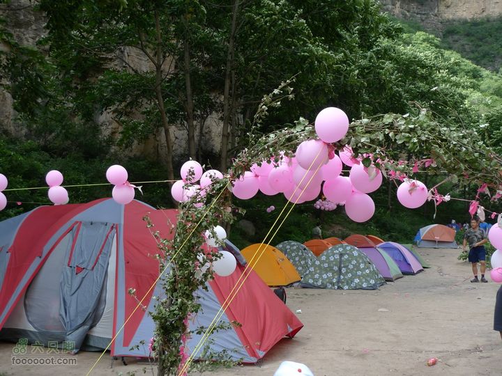龙聚山庄-三岔河-库尾扎营GPS轨迹门口是两个两室一厅的10人帐
