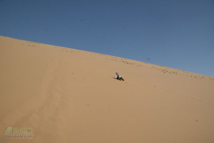 巴丹吉林沙漠探险游鸣沙山