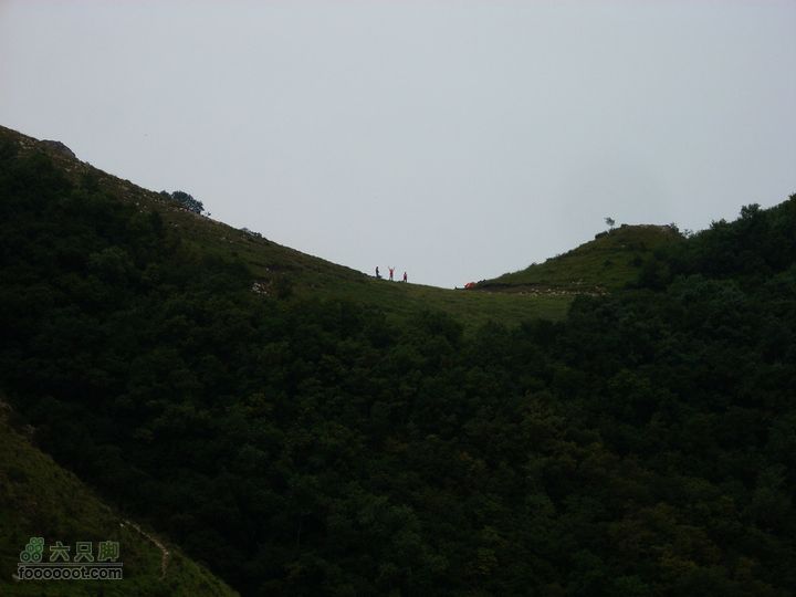 下马威—东灵山—北灵山—黄草梁—柏峪—爨底下—斋堂ZN穿越兵山峰上远望队友