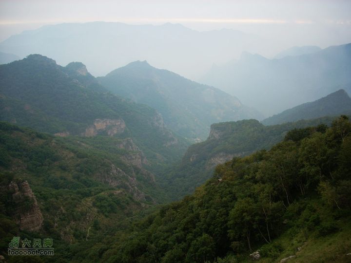 下马威—东灵山—北灵山—黄草梁—柏峪—爨底下—斋堂ZN穿越山下的峡谷