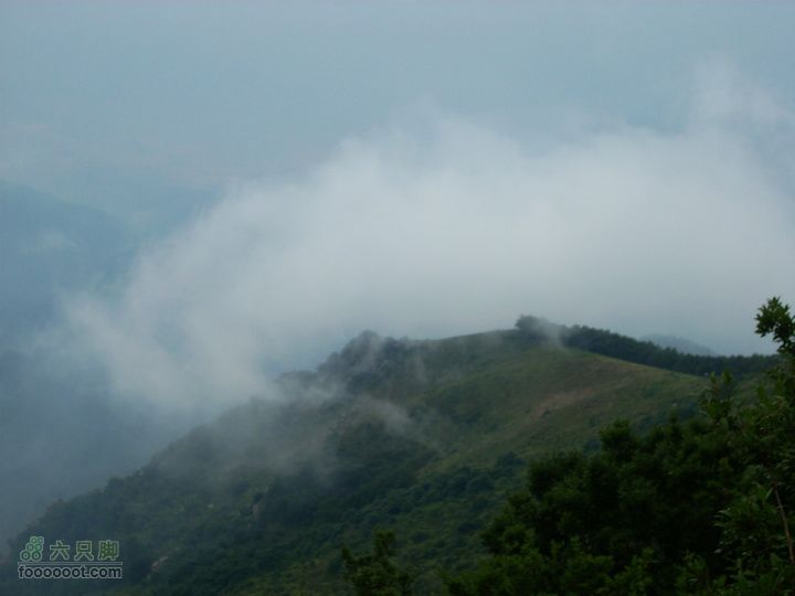 下马威—东灵山—北灵山—黄草梁—柏峪—爨底下—斋堂ZN穿越一阵小雨过后的大山