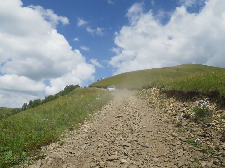 自驾黑龙山,穿老掌沟,爬东猴顶宿传奇山庄垫了2块石头，低速4驱模式，1档一溜烟跑上去了