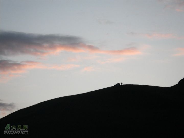 自驾黑龙山,穿老掌沟,爬东猴顶宿传奇山庄长焦拍过去，果然是车和人