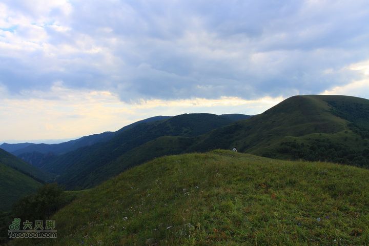 自驾黑龙山,穿老掌沟,爬东猴顶宿传奇山庄这是唯一一张罗汉的全身照