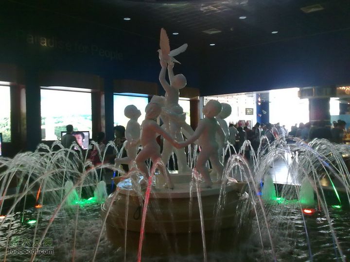 世博游第一日之风雨同行喷泉与雕塑