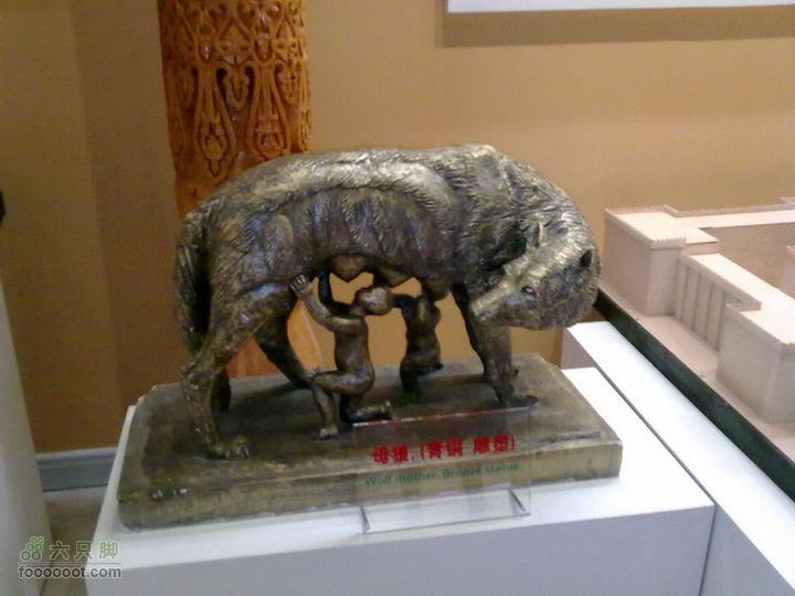 世博游第一日之风雨同行雕塑-母狼