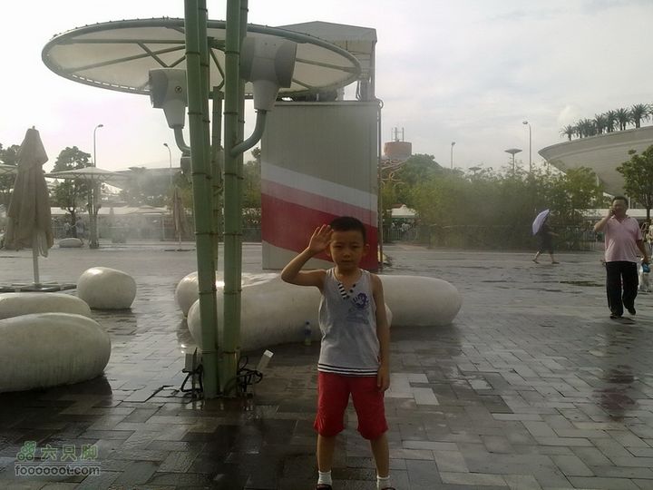 世博游第一日之风雨同行空气的湿度比较大