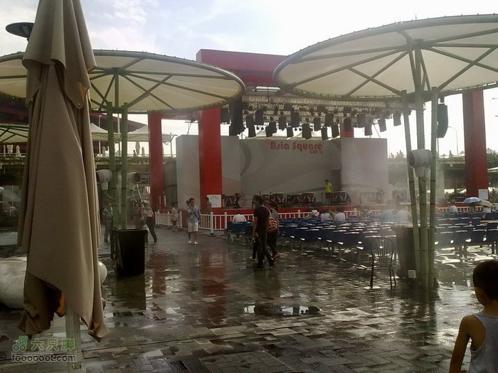 世博游第一日之风雨同行亚洲广场