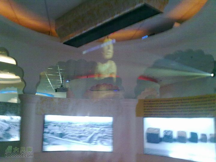 世博游第一日之风雨同行光束打出的佛像