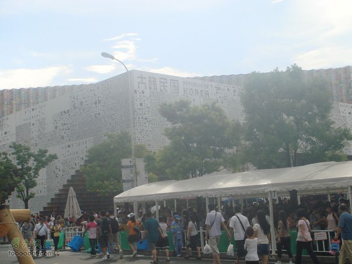 世博游第一日之风雨同行韩国馆仍然人满为患