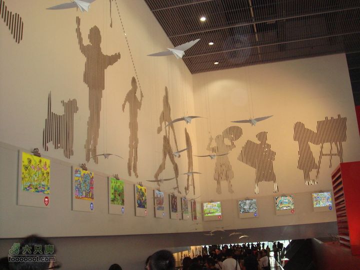 世博游第一日之风雨同行通往第二展区的走廊