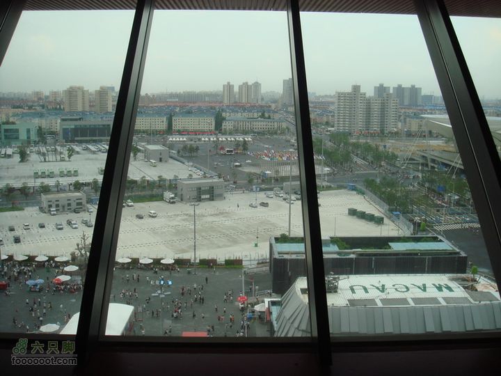 世博游第一日之风雨同行国家馆下的香港、澳门馆