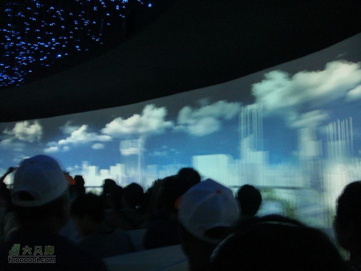 世博游第一日之风雨同行边坐车边欣赏大片