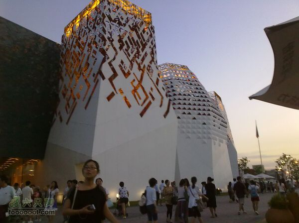 世博游第二日之父子畅游馆里的灯火已点燃