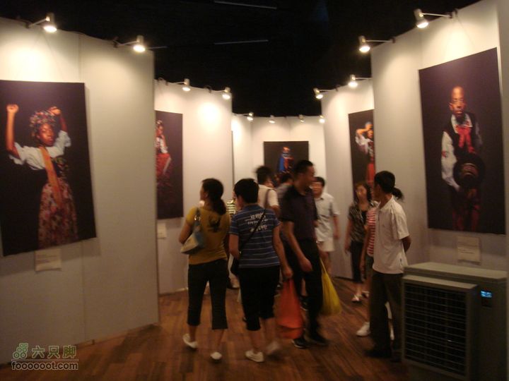 世博游第二日之父子畅游波兰馆二层展厅