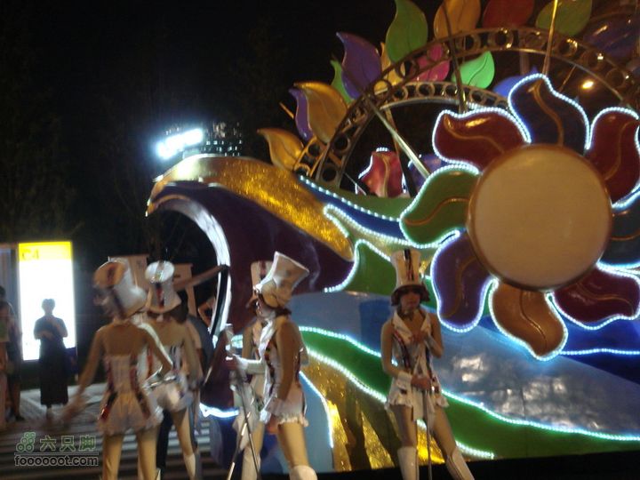 世博游第二日之父子畅游游行表演20：00开始