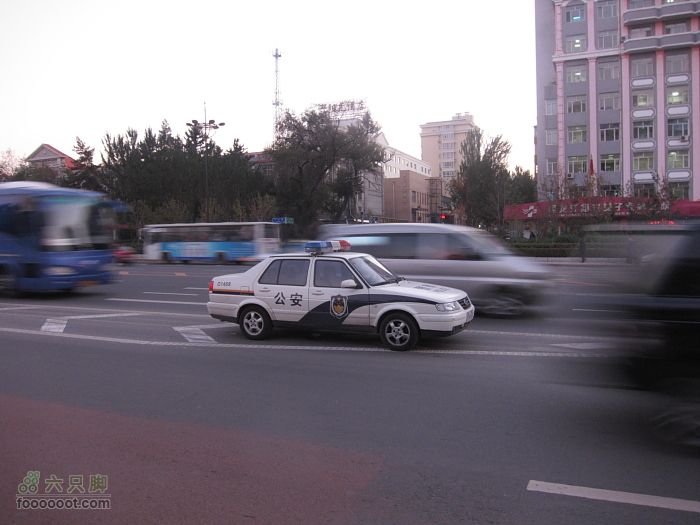 哈尔滨市区警车可以随便停靠的