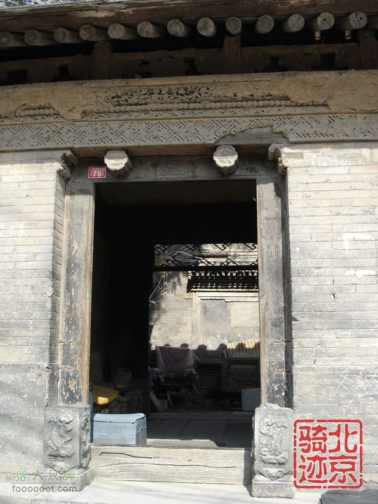 北京骑迹29 寻访北京唯一一座窑神庙 追溯门头沟的由来门前的抱鼓石和门楣上的砖雕刻有精美的吉祥花卉